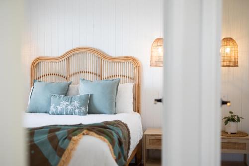 Aldinga Beach Villa | Sanbis Cabin - hidden boutique retreat, sea views