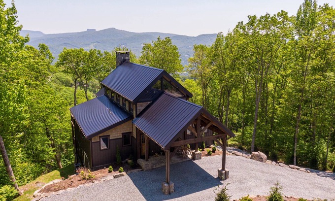 Banner Elk Cabin | Sanctuary 4bd 3 and a half bath - Luxury Eagles Nest with long views, hot tub, hiking, and more!