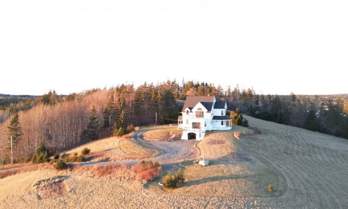 Lunenburg County House | Sanctuary Oceanview Getaway