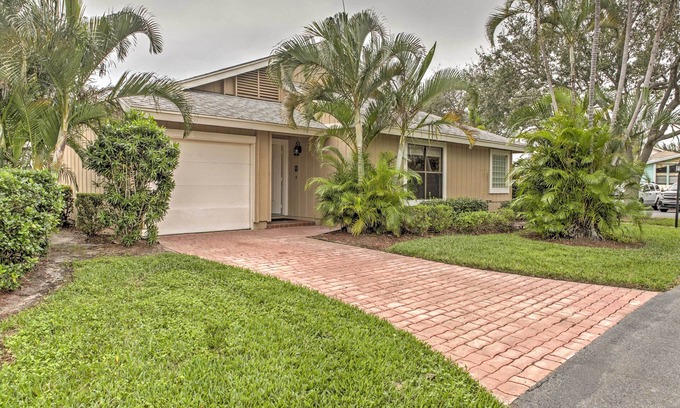 Jensen Beach House | 'Sand Dollar' Jenson Beach Home w/Pool Access!