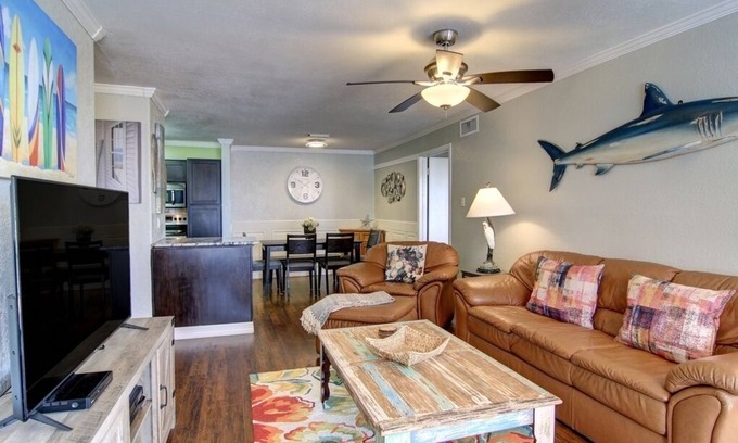Port Aransas Condo | Sand In Your Toes | Boardwalk + Shared Pool & Hot Tub!
