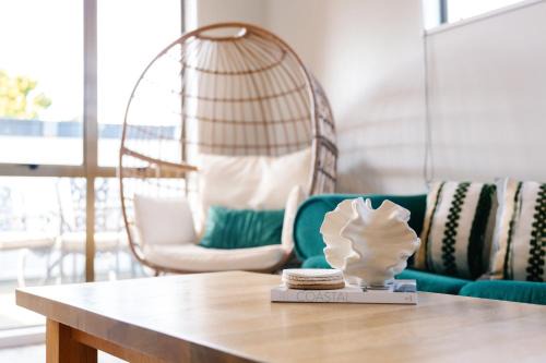 Papamoa Beach Apartment | Sandbar Views Beachside Retreat - 100m from the Beach & Pets Welcome