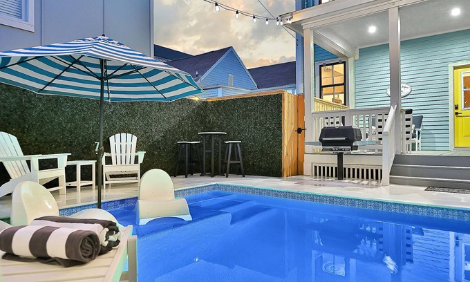 Galveston House | Sandpiper Boutique Bungalow- 1902 Historic Home - New Heated Pool/Strand