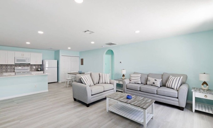 Bonita Springs Apartment | Sandpiper Suite- Cute 2BR Fenced Yard Pet Friendly