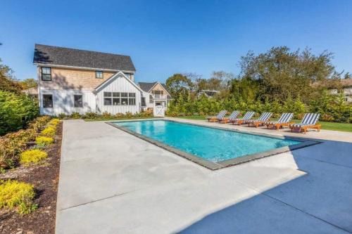 Silver Beach House | Sandpoint by Rove Travel Modern 5BR Family Home with Pool