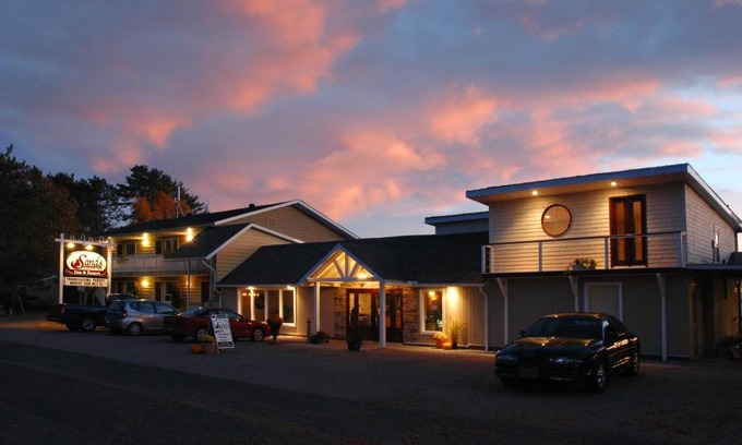 Golden Lake Resort | Sands on Golden Lake