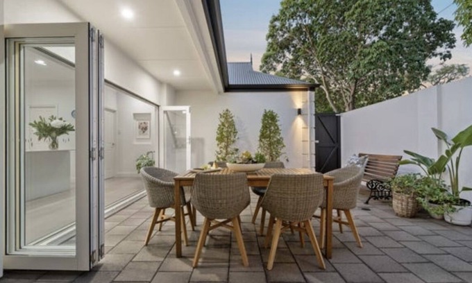 Fullarton House | Sandstone Villa In City Fringe Location