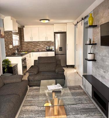 Greater Johannesburg Metropolitan Area Apartment | Sandton Serenity Escape Cottage