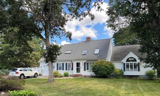 Sandwich House | Sandwich/Mashpee Pet Friendly 3 bedroom/3 bathrooms