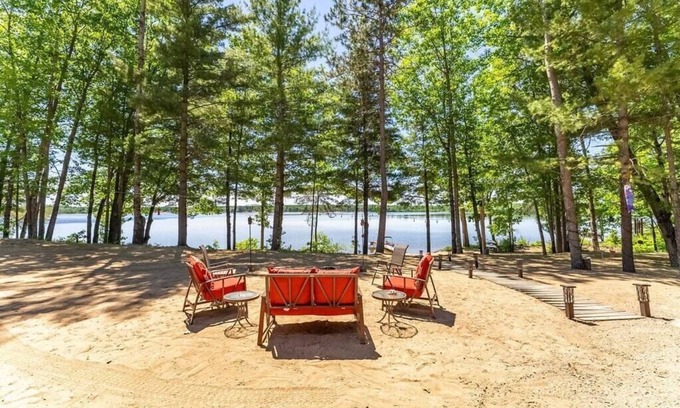 Whitewater Region Cottage | Sandy beach house property in Ottawa Valley