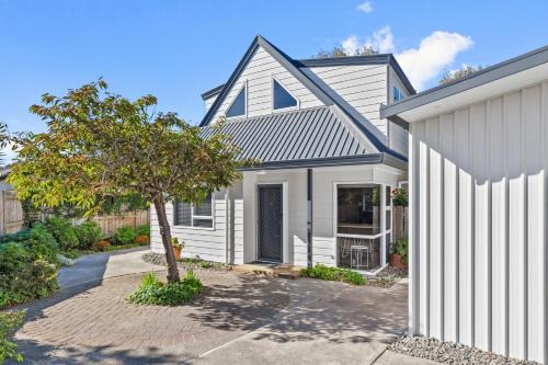 Papamoa Beach House | Sandy Feet - Papamoa Beach Holiday Home