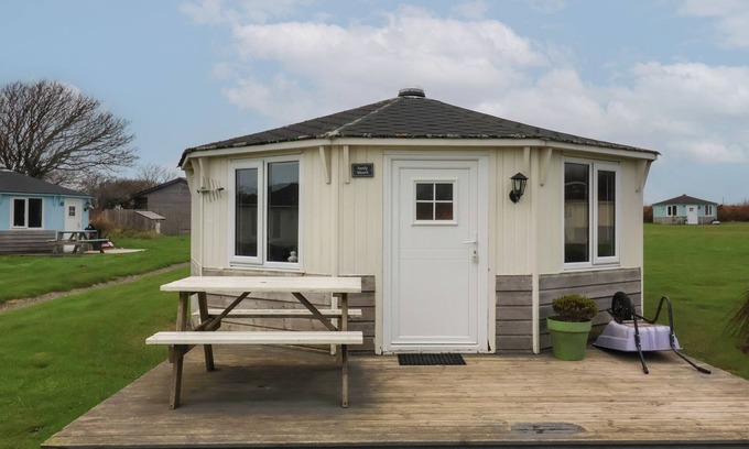 Hartland Cottage | SANDY MOUTH, with hot tub in Hartland