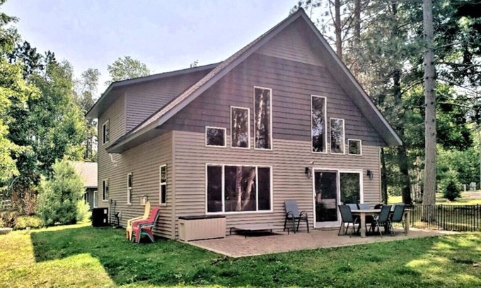 Hunter Cabin | Sandy Point on The Chippewa Flowage