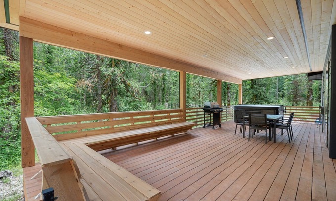 Mount Hood Village House | Sandy River Group Getaway 3