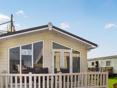 Towyn House | Sandy Shores Lodge