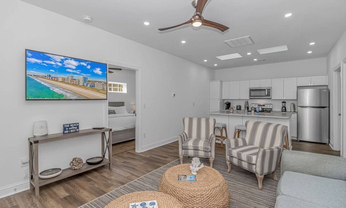 Myrtle Beach House | Sandy Smiles 2 min walk to beach