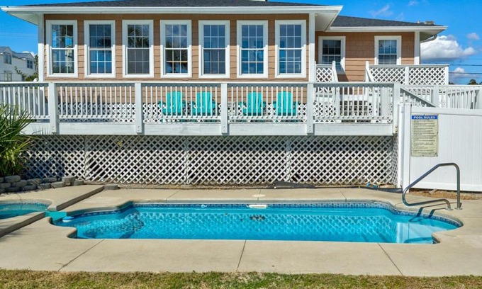 Crescent Beach House | Sandy Toes home