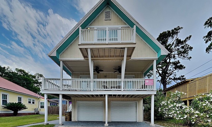 Tybee Island House | Sandys Beach House | Pet Friendly, Close to Beach!