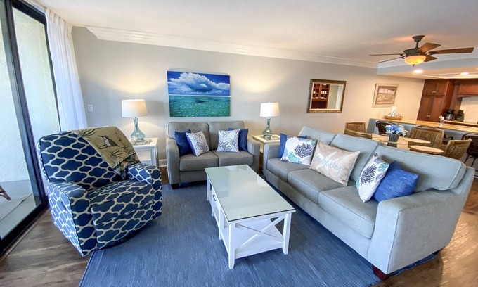 Punta Rassa Condo | Sanibel Harbour Resort Harbour Tower 615: Beachfront vacation retreat overlooking Sanibel Harbour