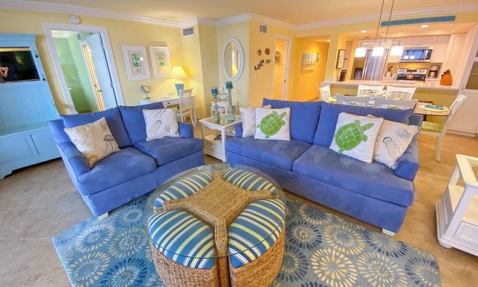 Punta Rassa Condo | Sanibel Harbour Resort Harbour Tower 713: Relaxing in the tropics in this beach themed condo