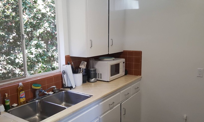 Oak Park Apartment | Santa Barbara Weekend Getaway 1 bedroom for 2 individuals