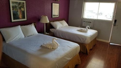 Pueblo Hotel | Santa Fe Inn - Pueblo