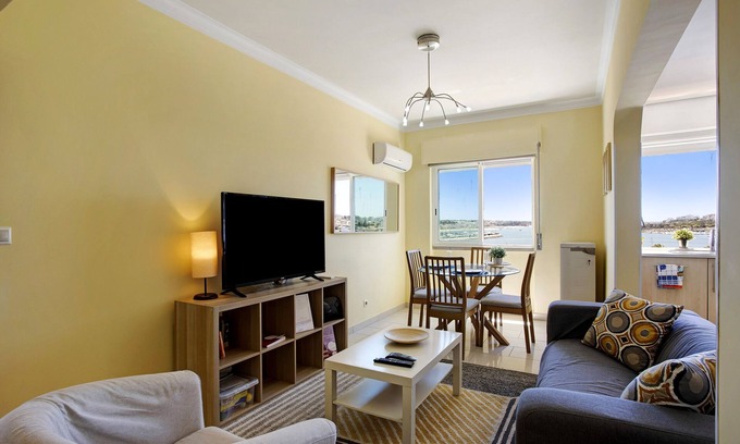Portimao City Centre Apartment | Santa Isabel Apartment with A/C, Wi-Fi, Terrace and Balcony