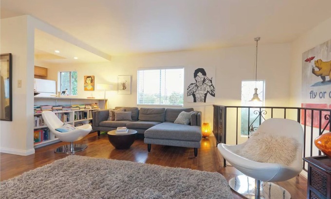 Mar Vista Apartment | Santa Monica top floor pad