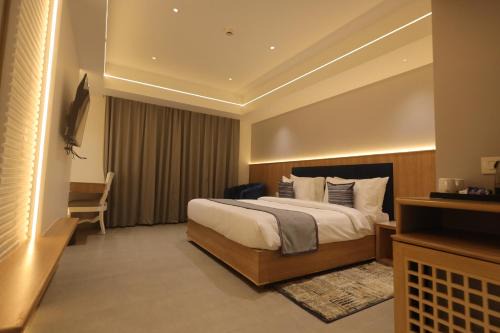 Bhopal Hotel | Sapphire Blue