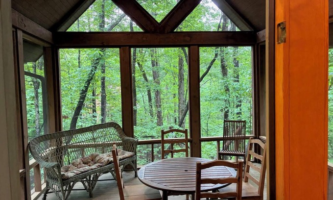 Wiley Cottage | Sapphire Cottage at Splendor Mountain Estate