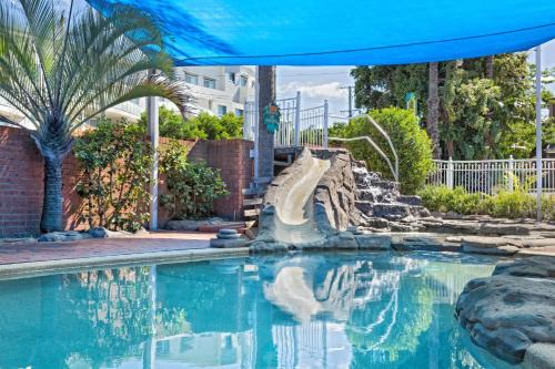 The Entrance Hotel | Sapphire Palms Motel