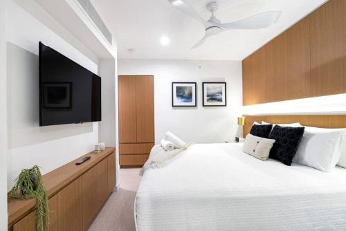 Cairns Central Business District Apartment | Sapphire Suite - Central Boutique Resort Vibes
