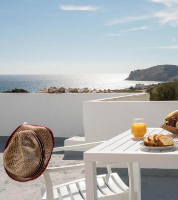 Milos Apartment | Sarantis Suites & Apartments