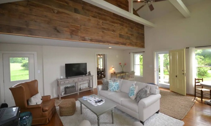 Saratoga Springs House | Saratoga Farmhouse
