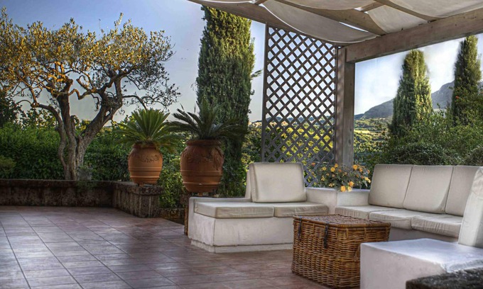 Luogosano Villa | SARKEEP - Villa immersed in the Taurasi vineyards