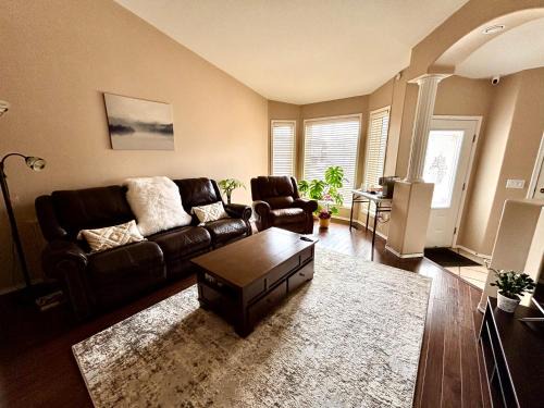 Saskatoon House | Saskatoon Lashyn Cove Homestay