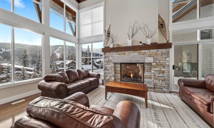 Sun Peaks Ski Chalet | Sasquatch Lodge: Spacious Family Friendly Chalet, 4BR w/Hot Tub and Sauna