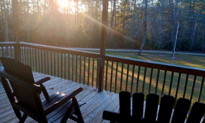 Brookeland Cottage | Sassy Bass Bungalow in Rayburn Country minutes from Sam Rayburn BOAT PARKING