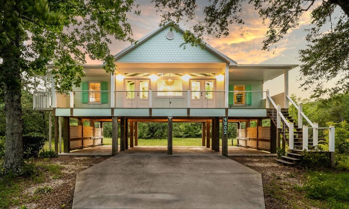 Ocean Springs House | Sassy Seas Hideaway Rest-Relax-Recharge: 2BR, 2BA & Balcony Near Ocean Springs