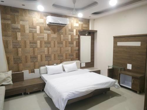 Indore Apartment | Satyabhama Homestay -Ruby-One RK appartment with Terrece