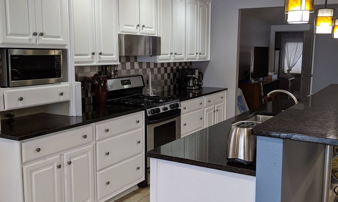 Saugatuck House | Saugatuck - Private Parking! Downtown! Entire House, Sleeps 6, Pets OK!