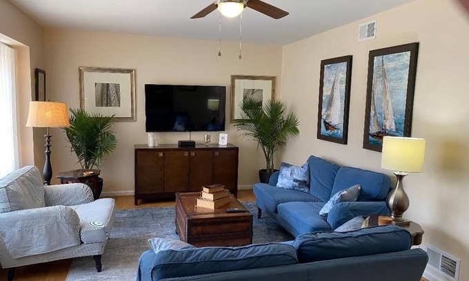 Savannah House | Savannah Family Getaway - Dog Friendly