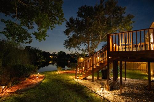 Whitemarsh Island House | Savannah Lakefront Retreat near Tybee Beach with King Bed and Free Parking