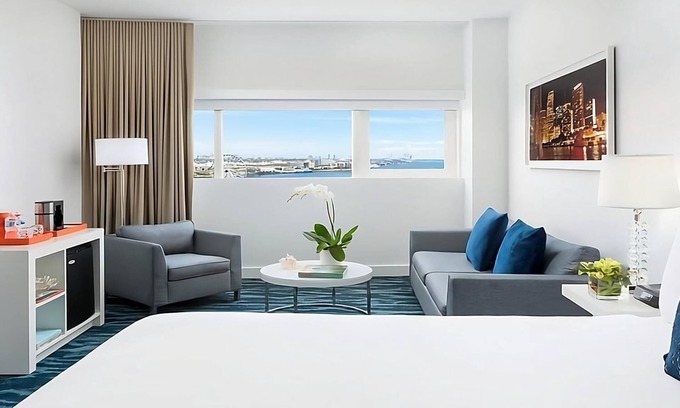 Downtown Miami Hotel | Savvy King in Miami, Enjoy Sea and Land Adventures!