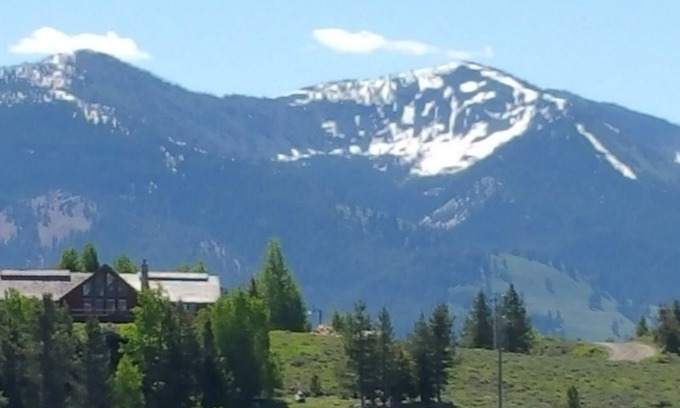 Ketchum House | Sawtooth City Elegance, 360° views, loads of sun, peace and quiet