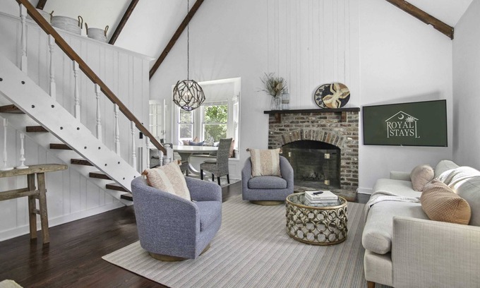 Mount Pleasant House | Sawyer's Landing- Mins to Beach & Dtwn