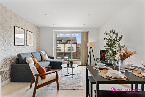Reading Apartment | Scandi Abode in Central Reading with Balcony