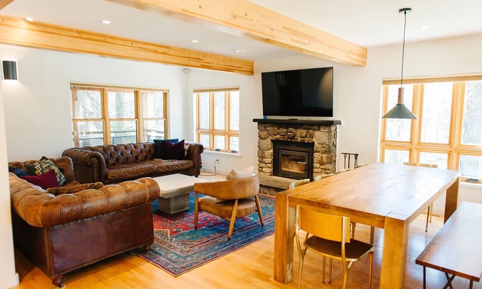 Soda Springs Cabin | Scandinavian Style 3-bedroom cabin in delightful Soda Springs with WiFi