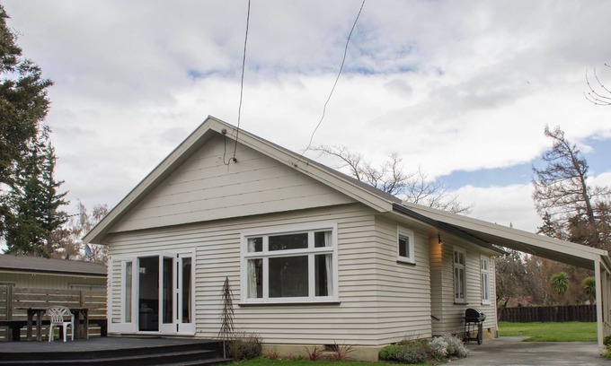 Hanmer Springs Cottage | SCARBOROUGH SWEETIE, pet friendly, with a garden in Hanmer Springs