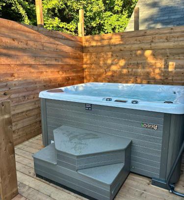 Quidi Vidi House | Scenic Bliss In Quidi Vidi Sleep4 New Hot Tub